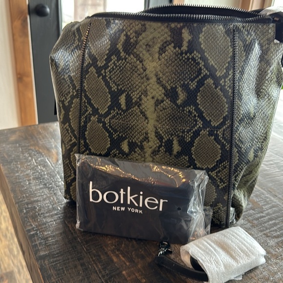 Botkier Leather Soho Hobo Shoulder Bag NWT - Picture 5 of 6